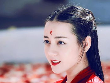 迪丽热巴新剧惊险场面：险被掐至窒息